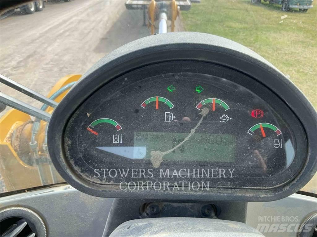 CAT 926M لوادر بعجل