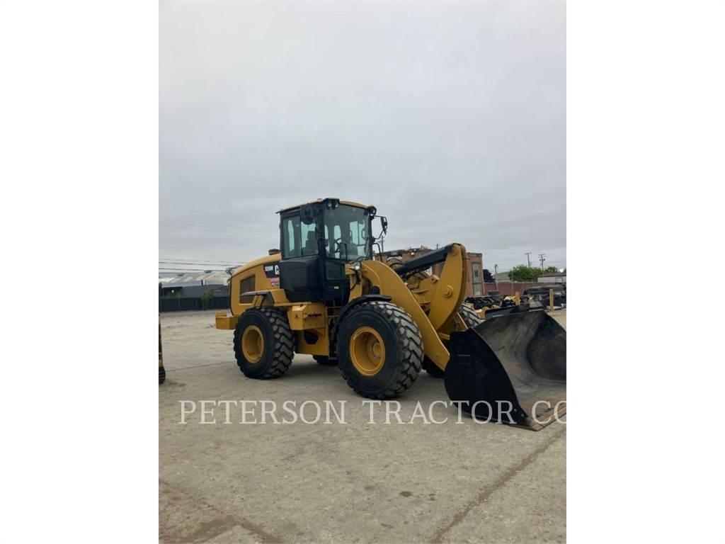 CAT 926M لوادر بعجل