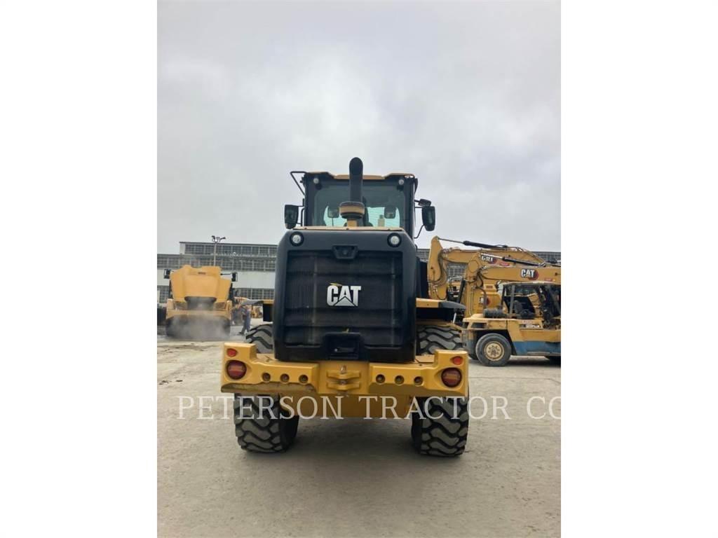 CAT 926M لوادر بعجل