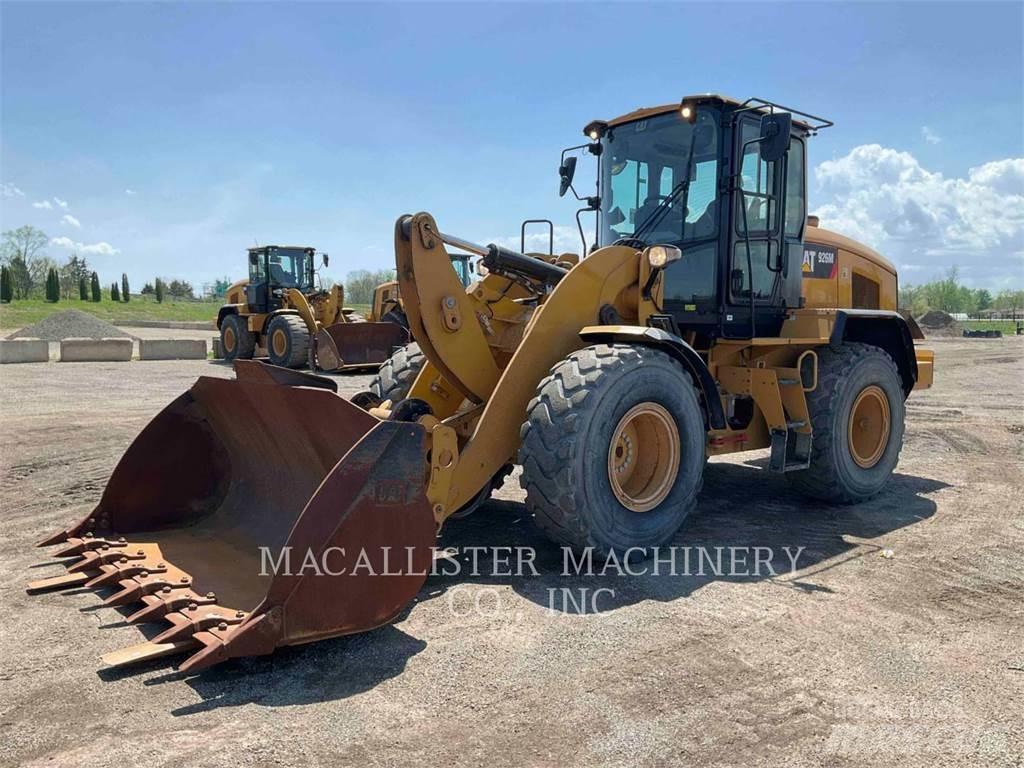 CAT 926M لوادر بعجل
