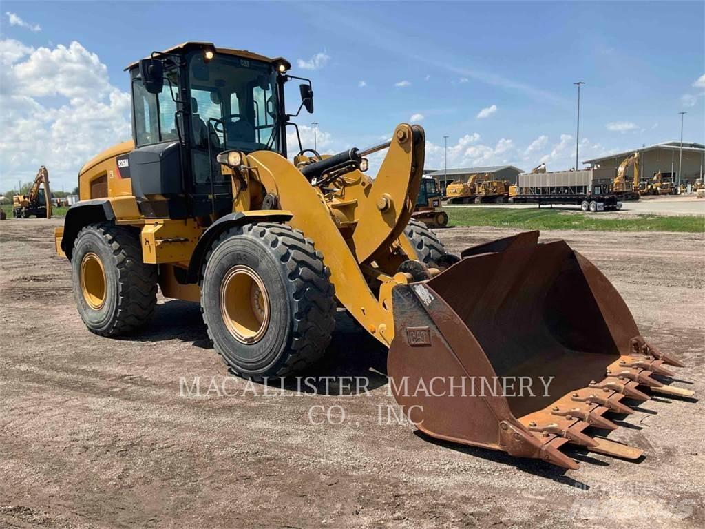 CAT 926M لوادر بعجل