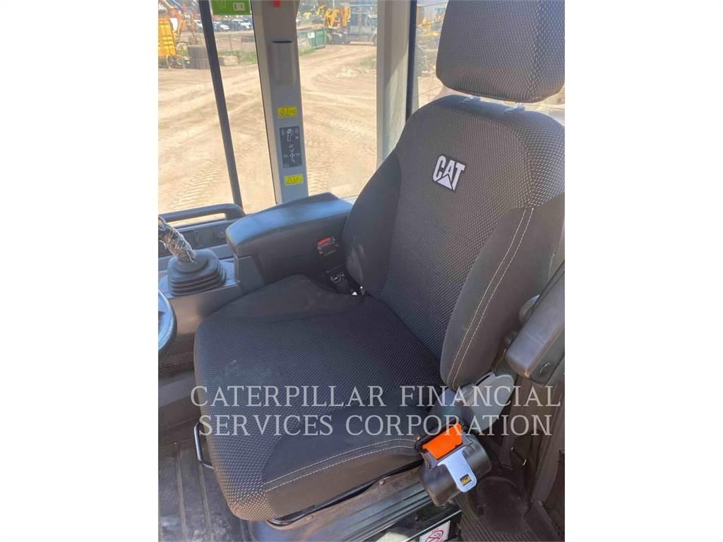 CAT 926M لوادر بعجل