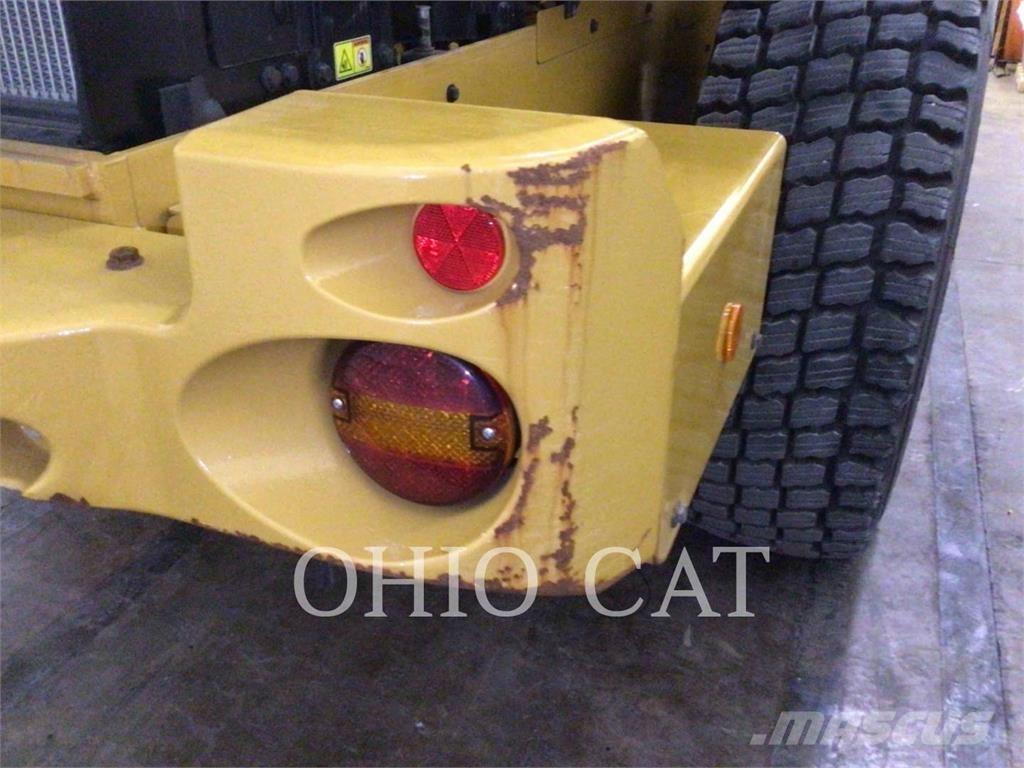 CAT 926M لوادر بعجل