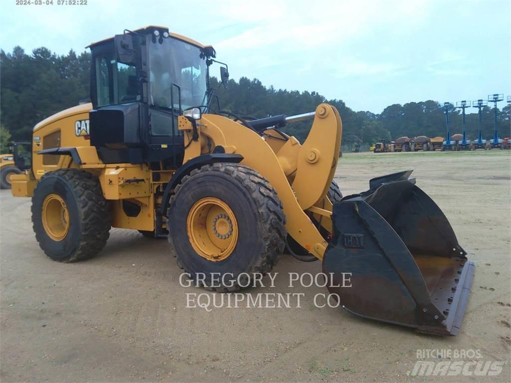 CAT 926M لوادر بعجل