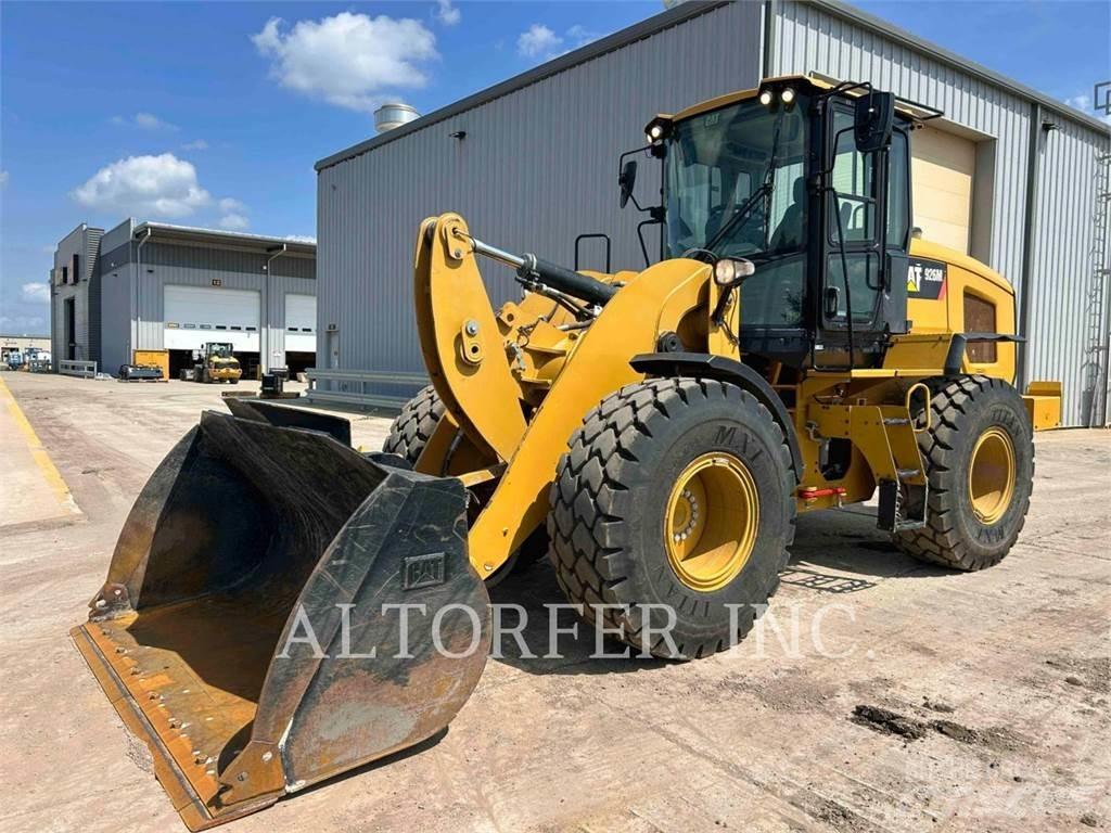 CAT 926M لوادر بعجل