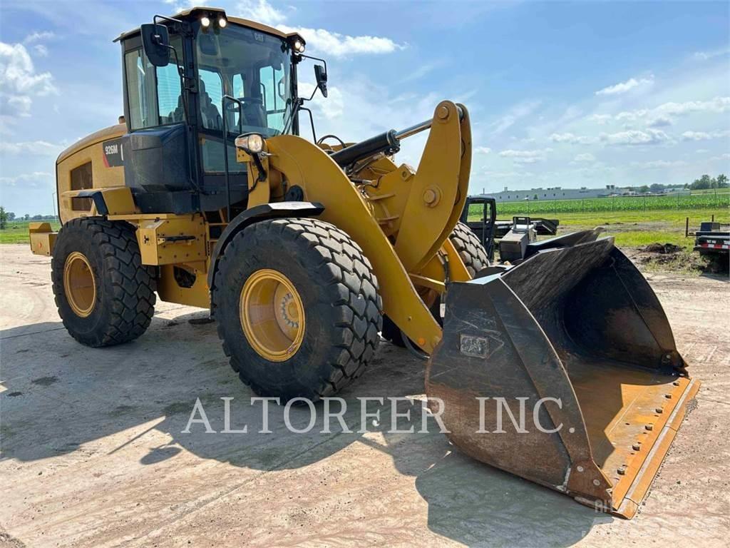 CAT 926M لوادر بعجل