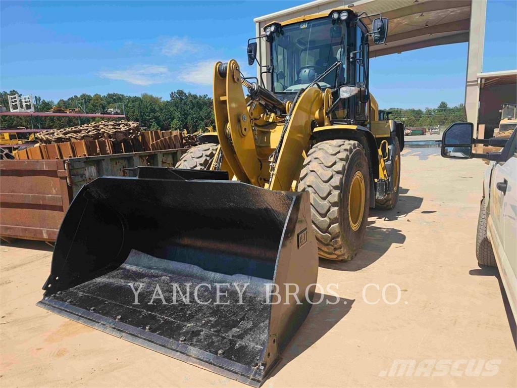 CAT 926M لوادر بعجل