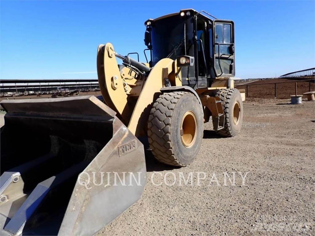 CAT 926M لوادر بعجل