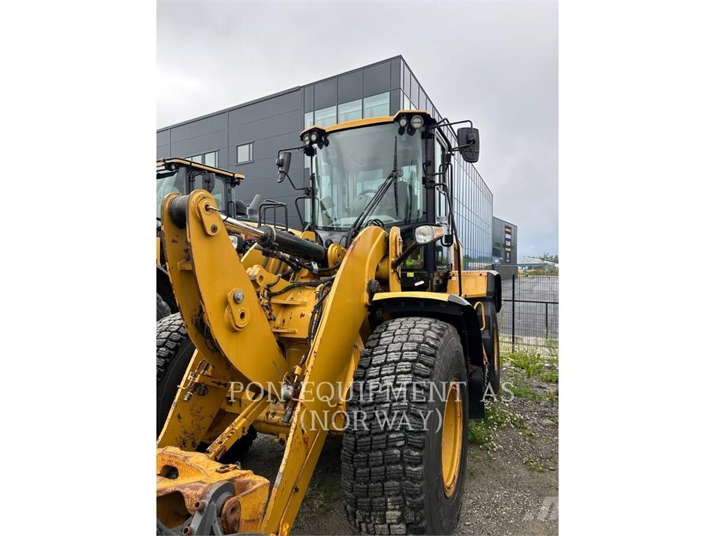 CAT 926M لوادر بعجل