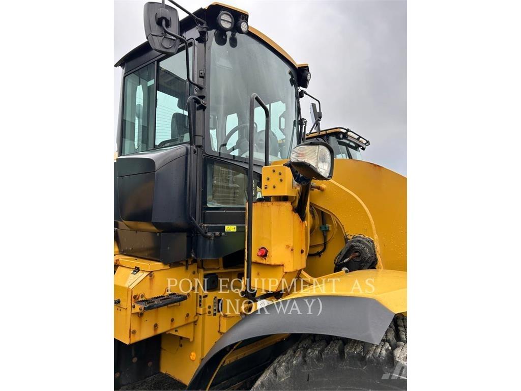 CAT 926M لوادر بعجل