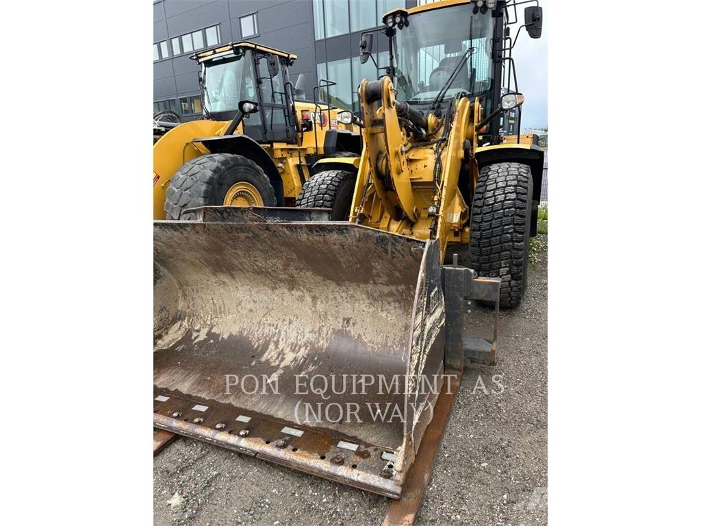 CAT 926M لوادر بعجل
