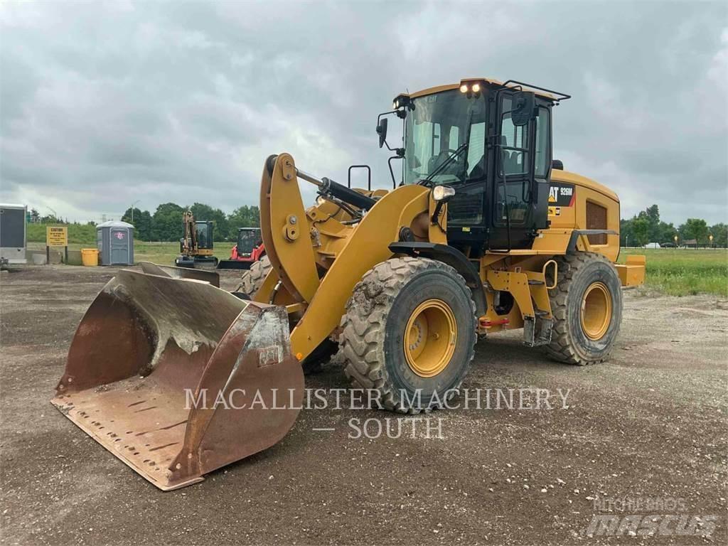 CAT 926M لوادر بعجل