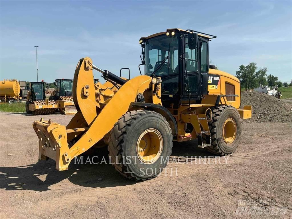 CAT 926M لوادر بعجل