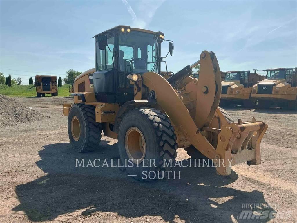 CAT 926M لوادر بعجل