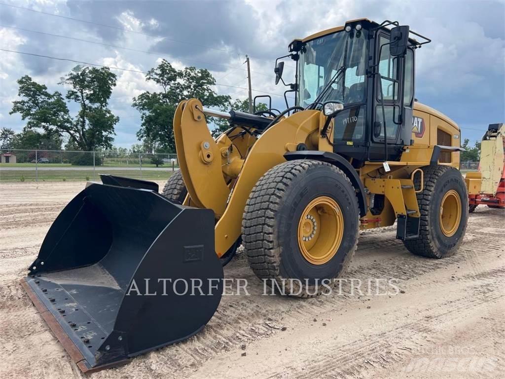 CAT 926M لوادر بعجل