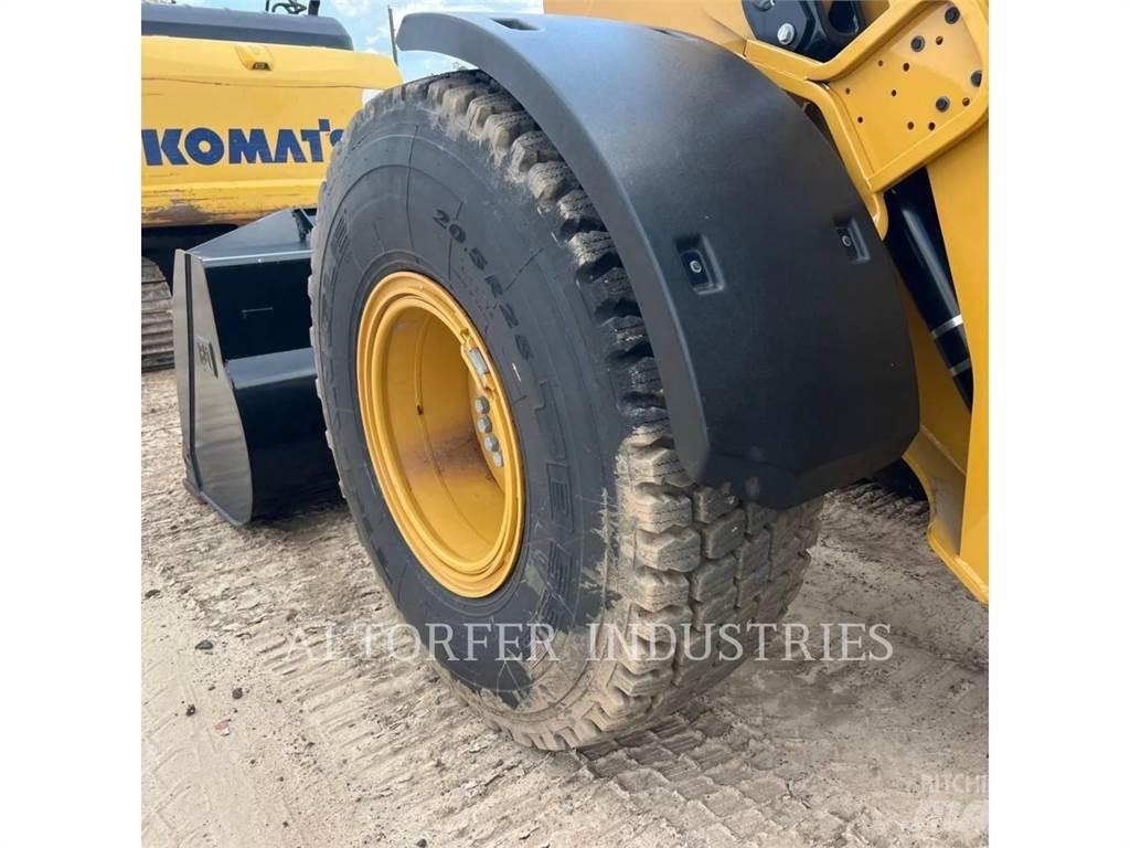CAT 926M لوادر بعجل