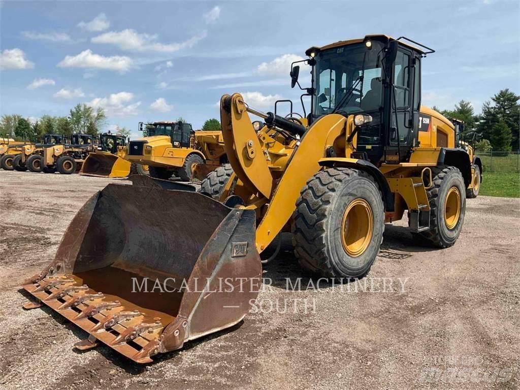 CAT 926M لوادر بعجل