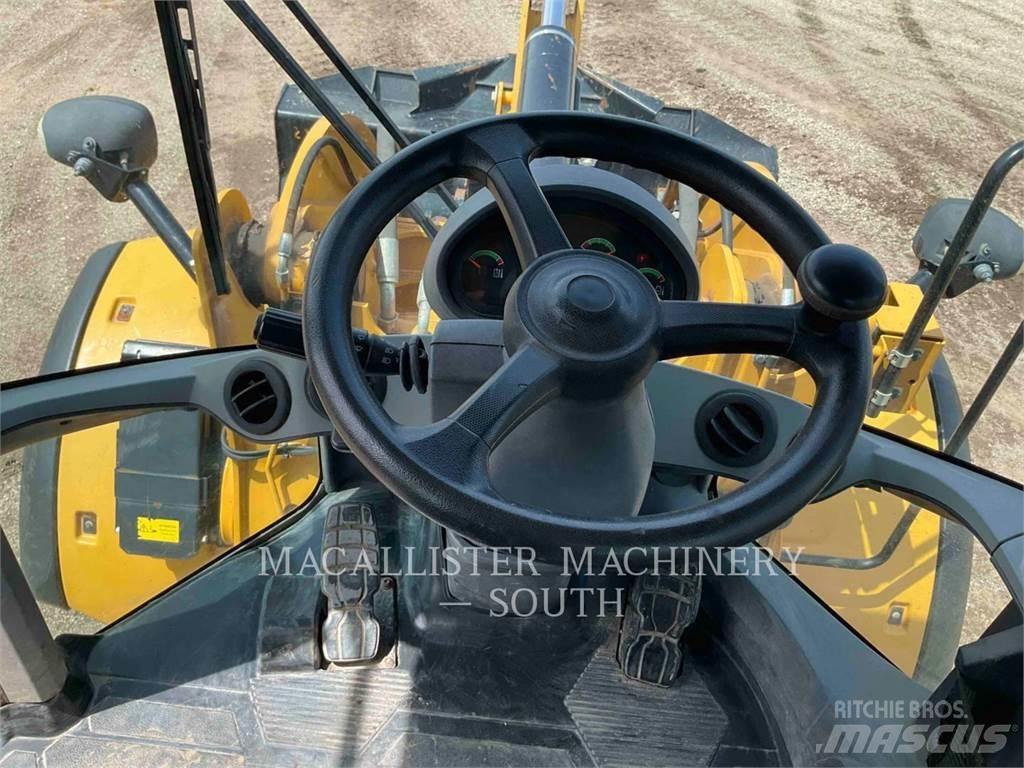 CAT 926M لوادر بعجل
