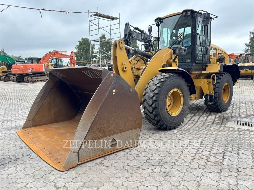 CAT 926M لوادر بعجل