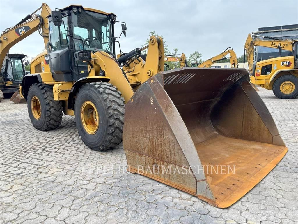 CAT 926M لوادر بعجل