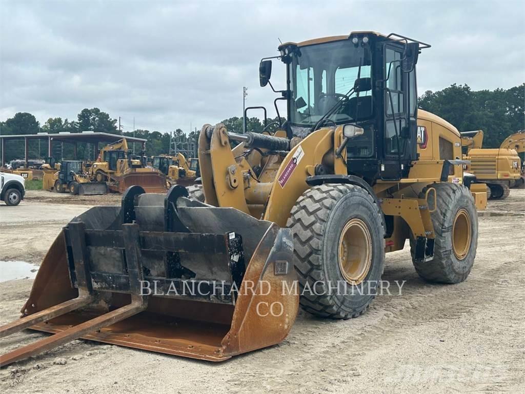 CAT 926M لوادر بعجل