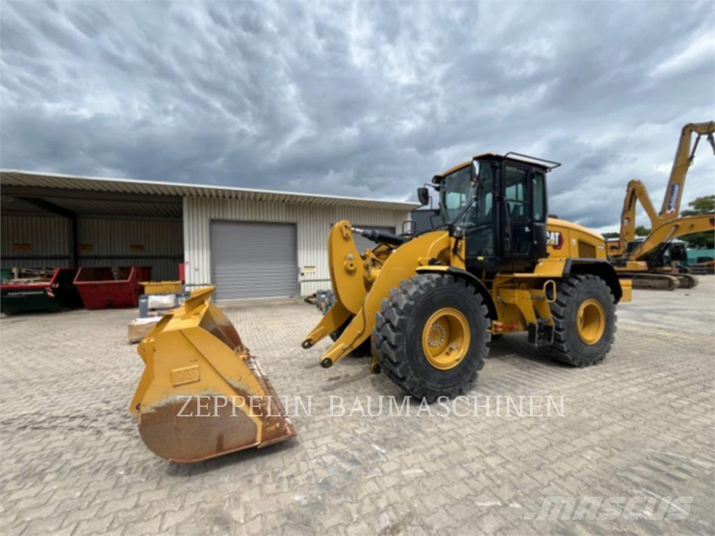 CAT 926M لوادر بعجل