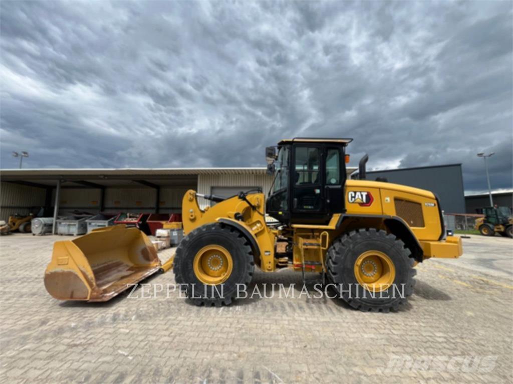 CAT 926M لوادر بعجل