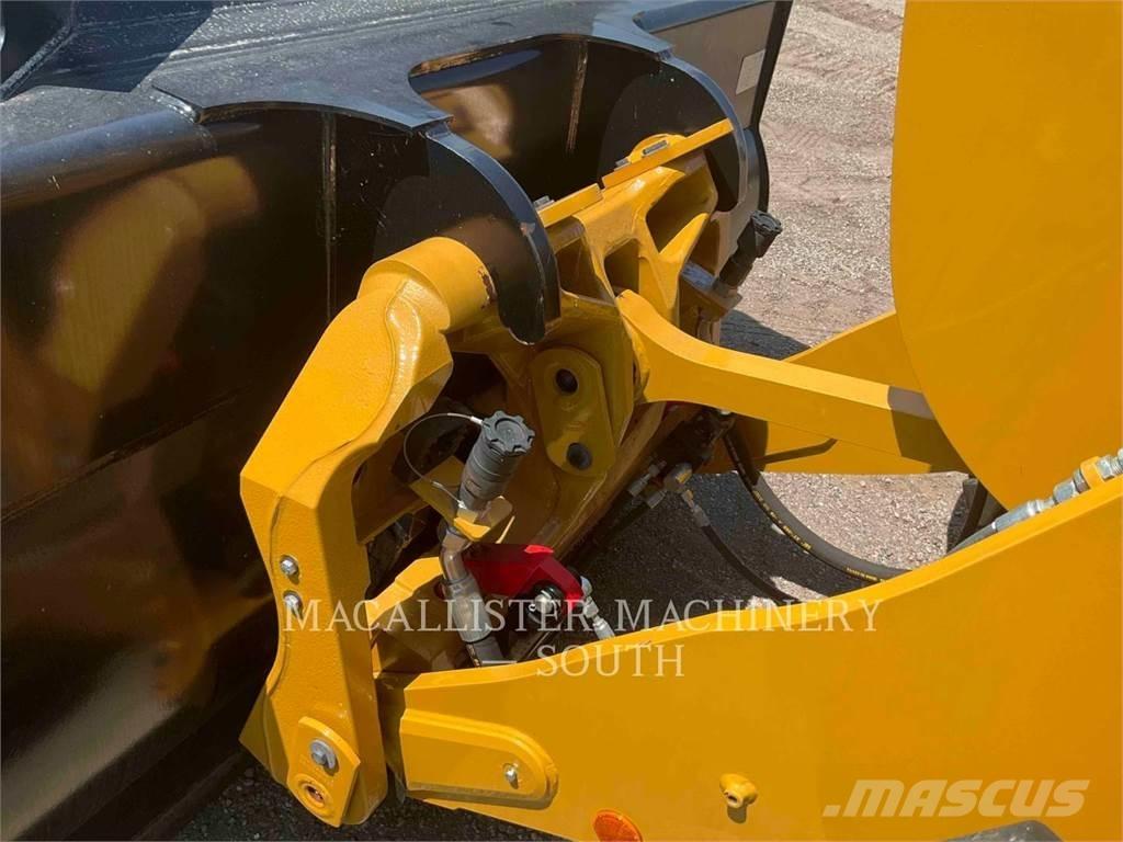 CAT 926M لوادر بعجل