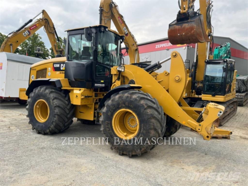 CAT 926M لوادر بعجل