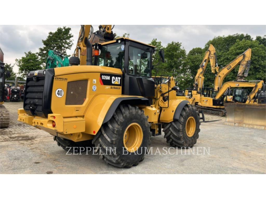 CAT 926M لوادر بعجل