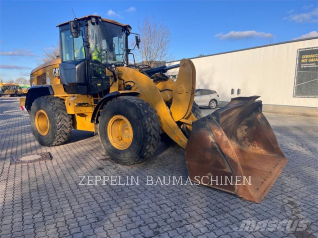 CAT 926M لوادر بعجل