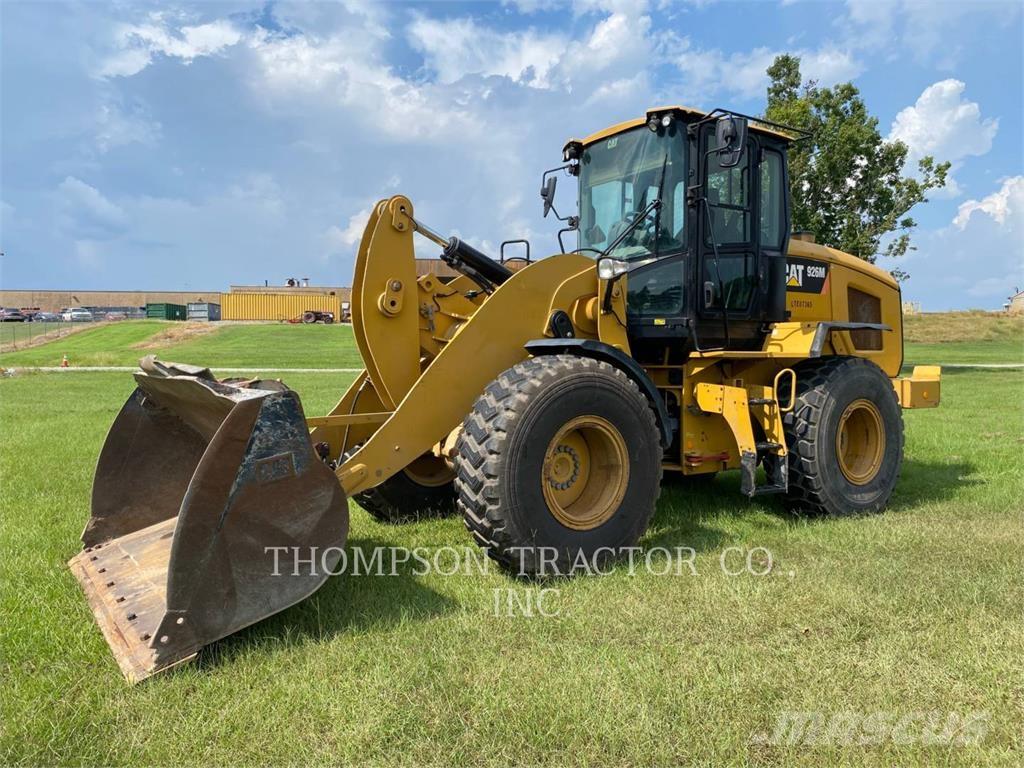 CAT 926M لوادر بعجل