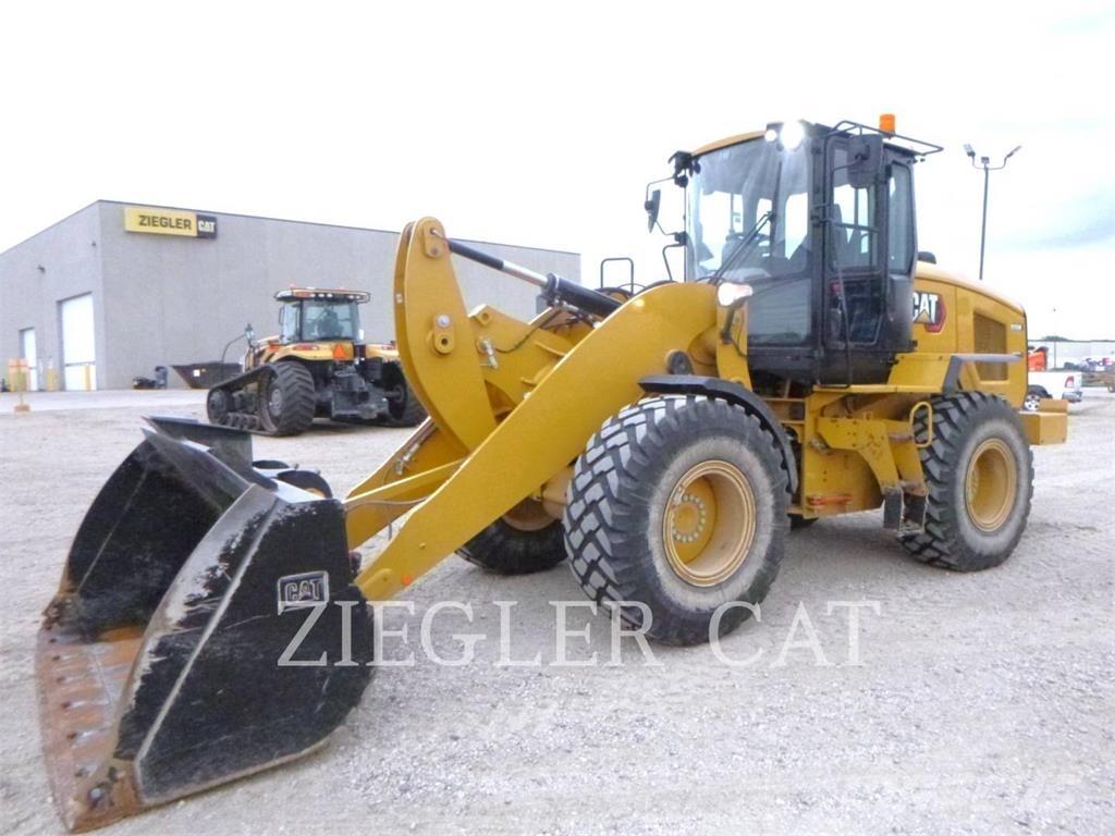 CAT 926M لوادر بعجل