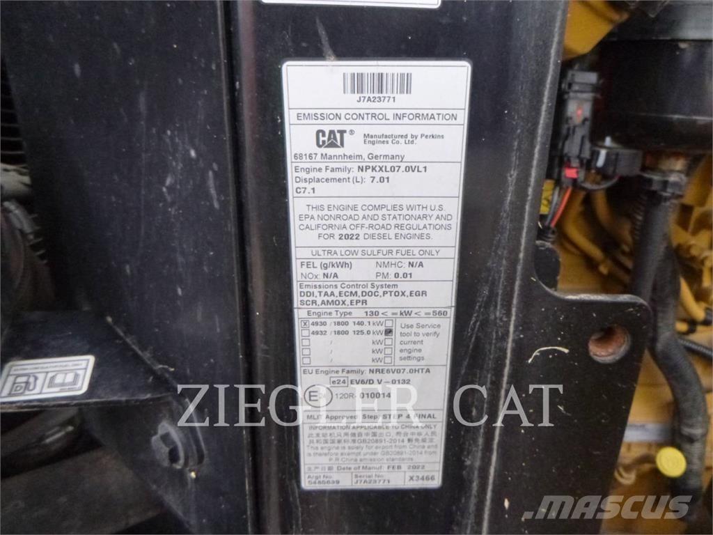 CAT 926M لوادر بعجل