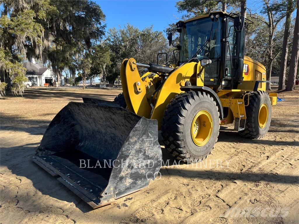 CAT 926M لوادر بعجل