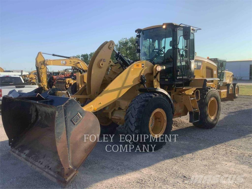 CAT 926M لوادر بعجل