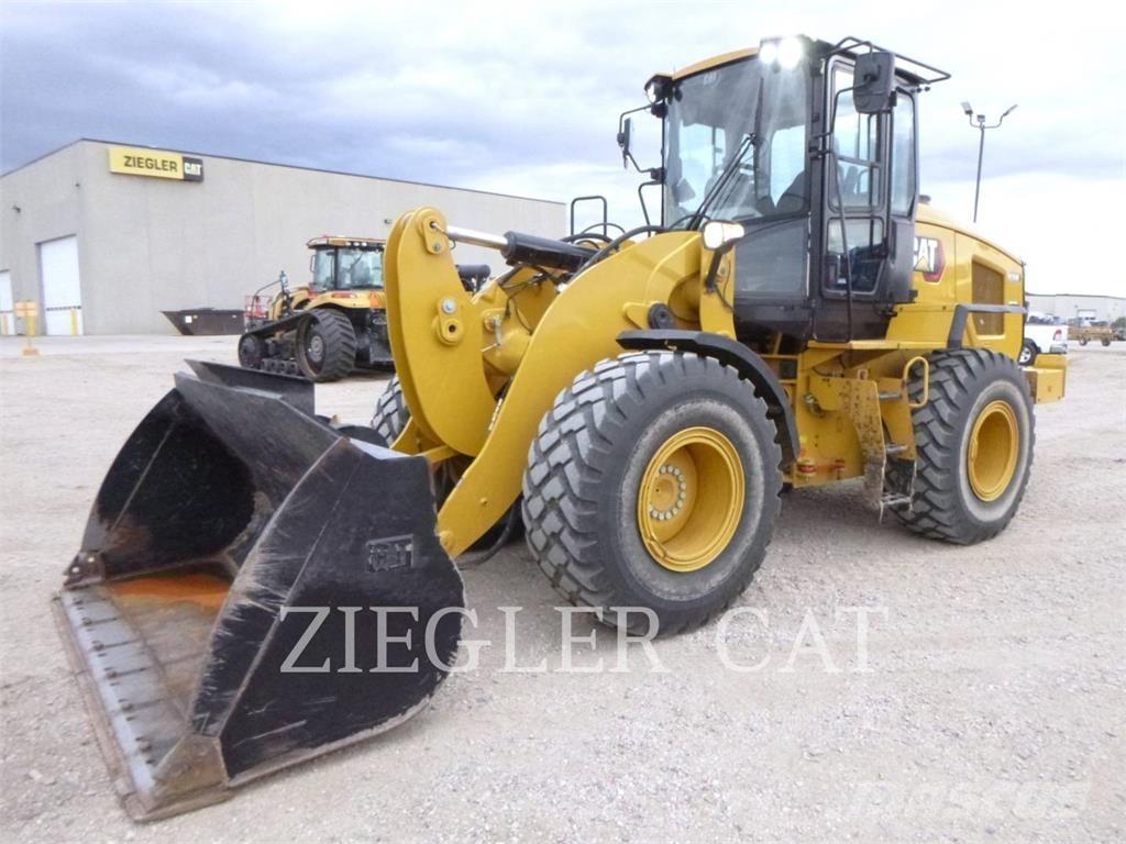 CAT 926M لوادر بعجل