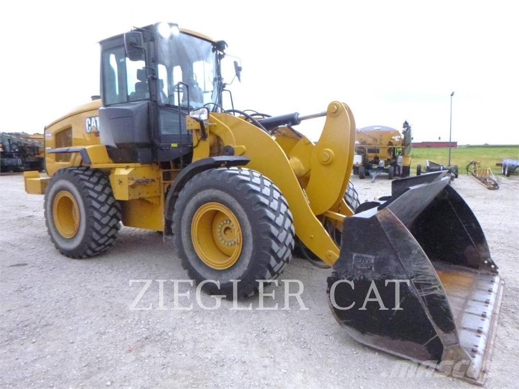 CAT 926M لوادر بعجل