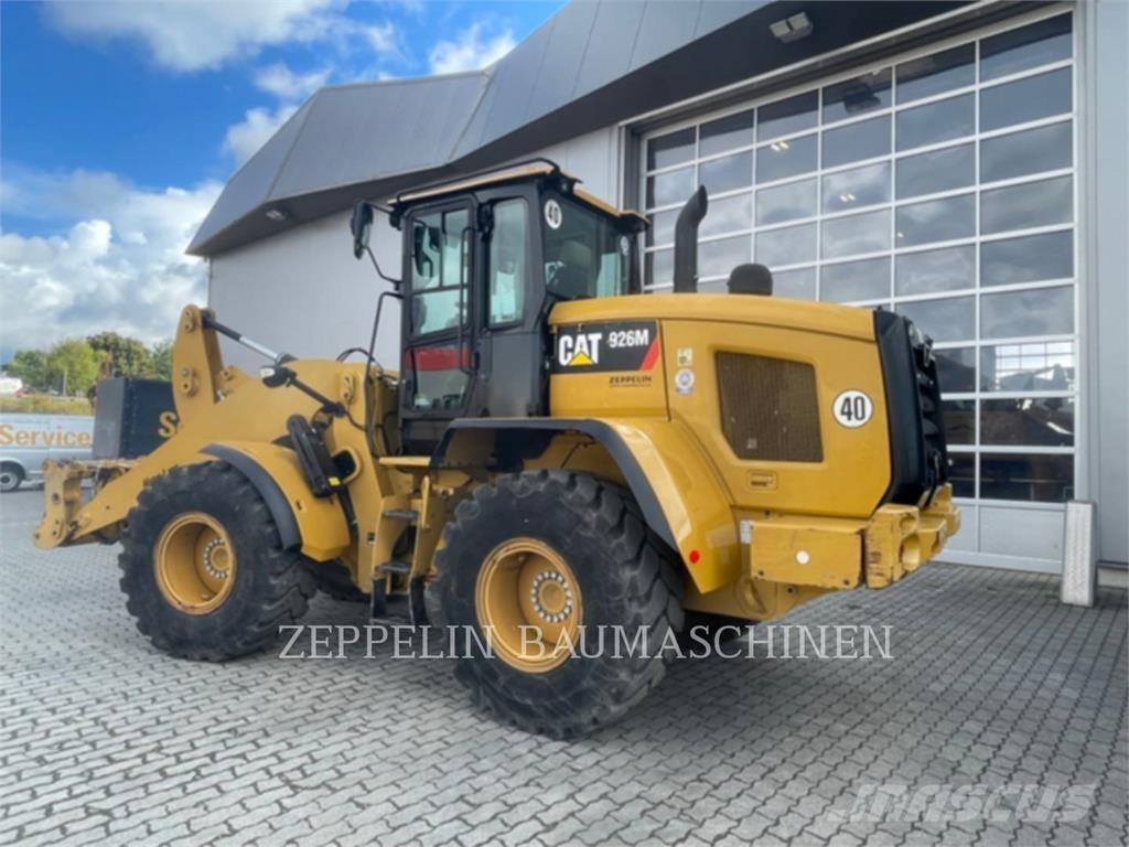 CAT 926M لوادر بعجل