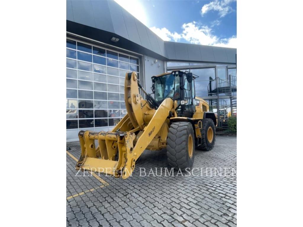 CAT 926M لوادر بعجل