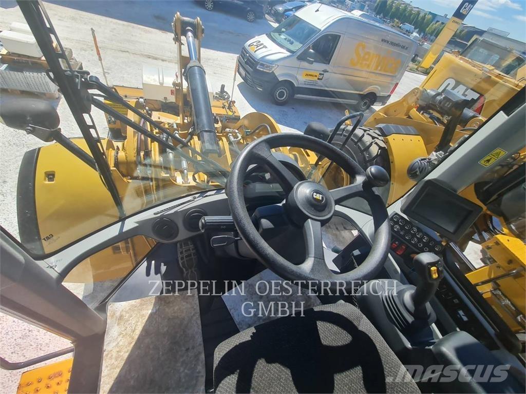 CAT 926M لوادر بعجل