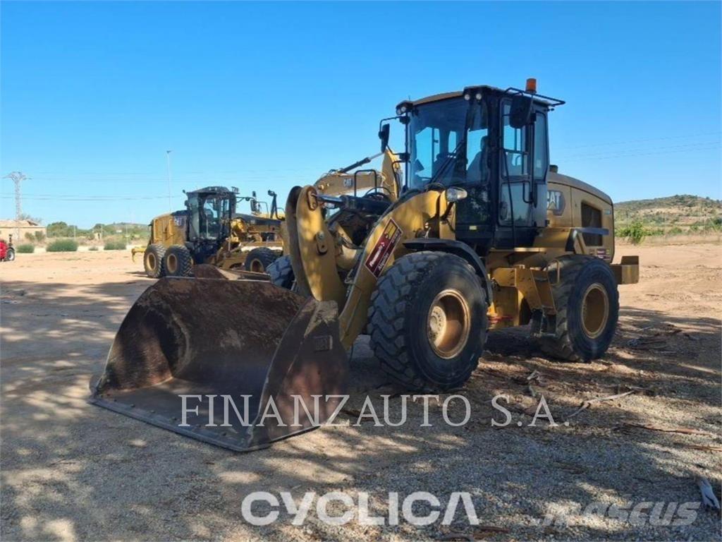 CAT 926M لوادر بعجل