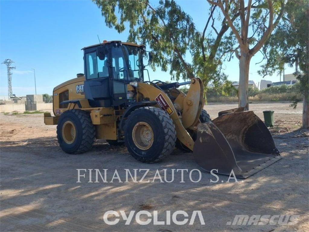 CAT 926M لوادر بعجل