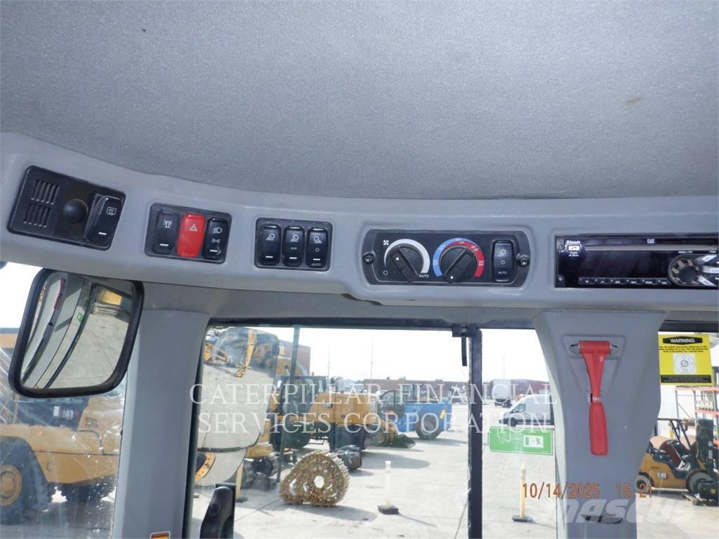 CAT 926M لوادر بعجل