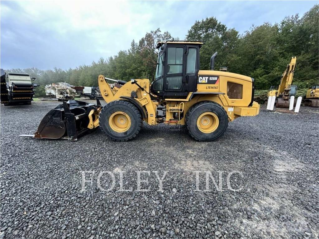 CAT 926M لوادر بعجل