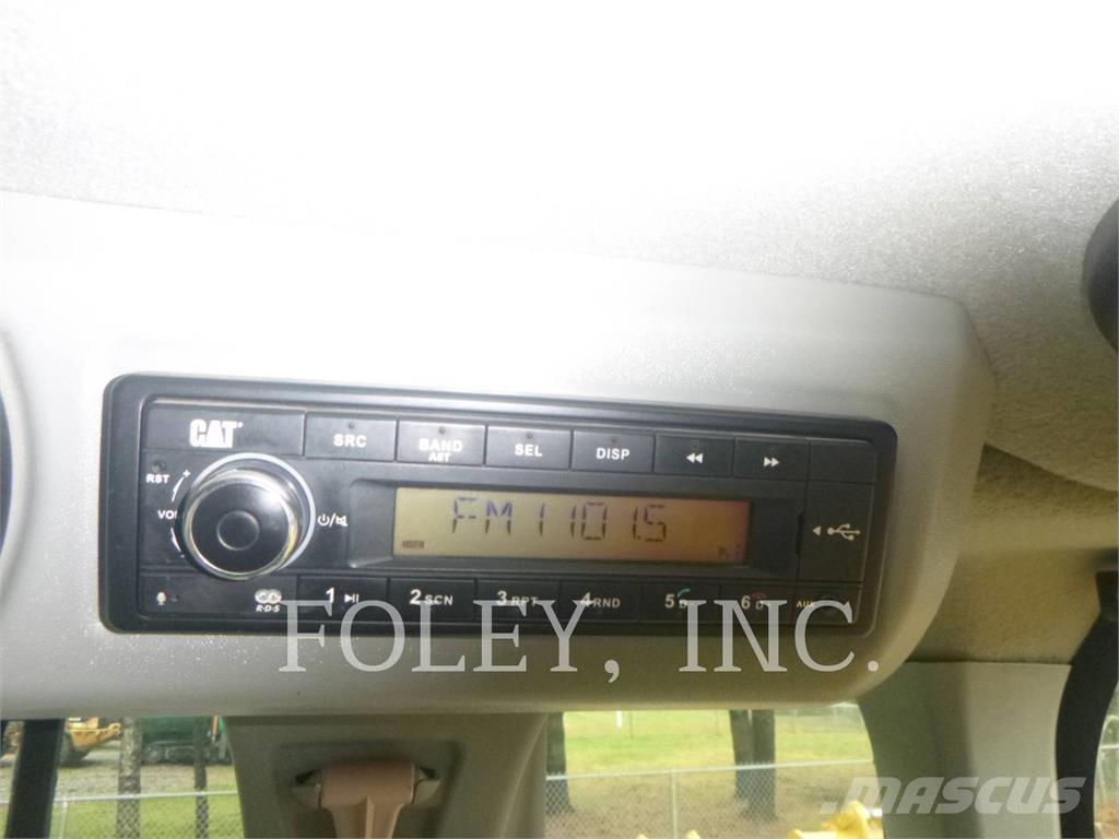 CAT 926M لوادر بعجل