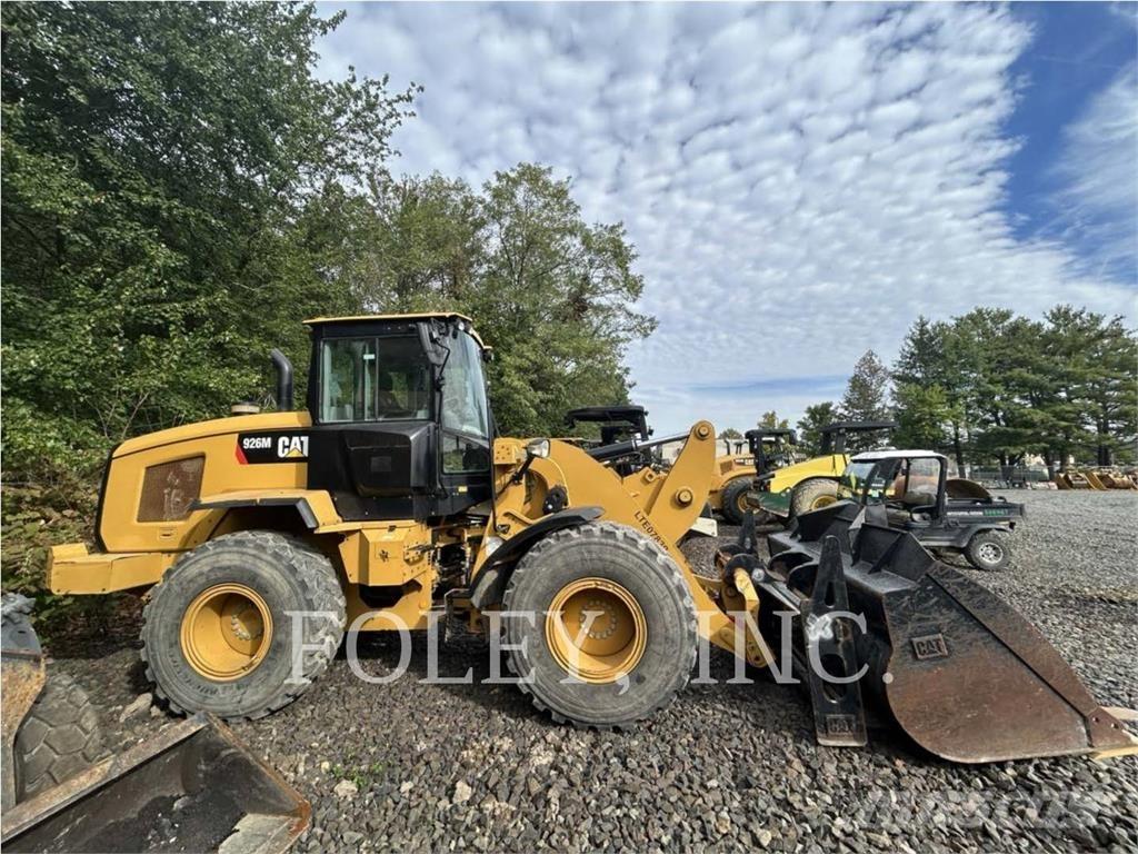 CAT 926M لوادر بعجل