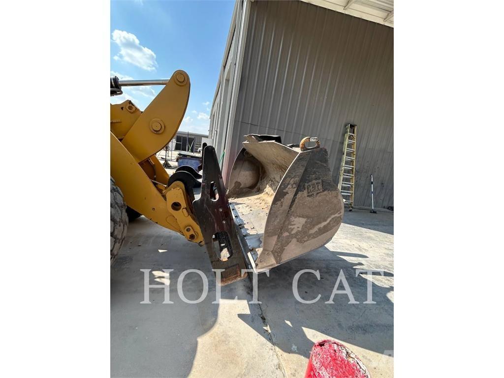 CAT 926M لوادر بعجل