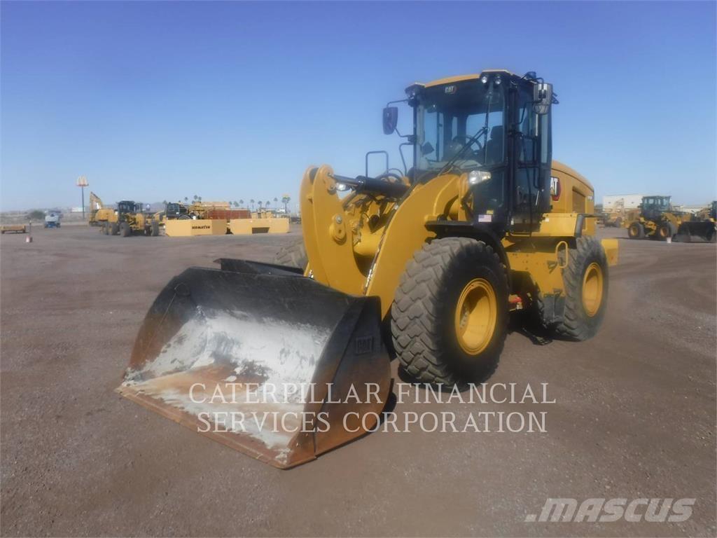 CAT 926M لوادر بعجل