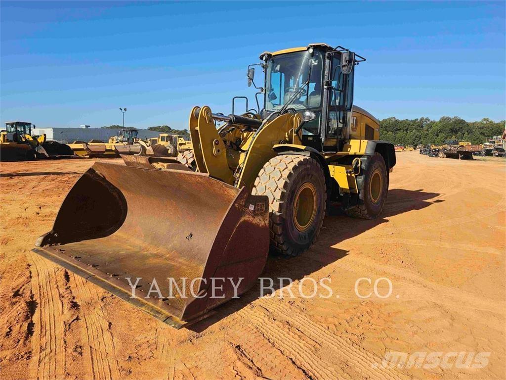 CAT 926M لوادر بعجل